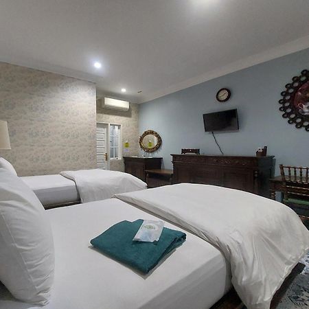 Nonie'S Huis Hotel Медан Екстер'єр фото