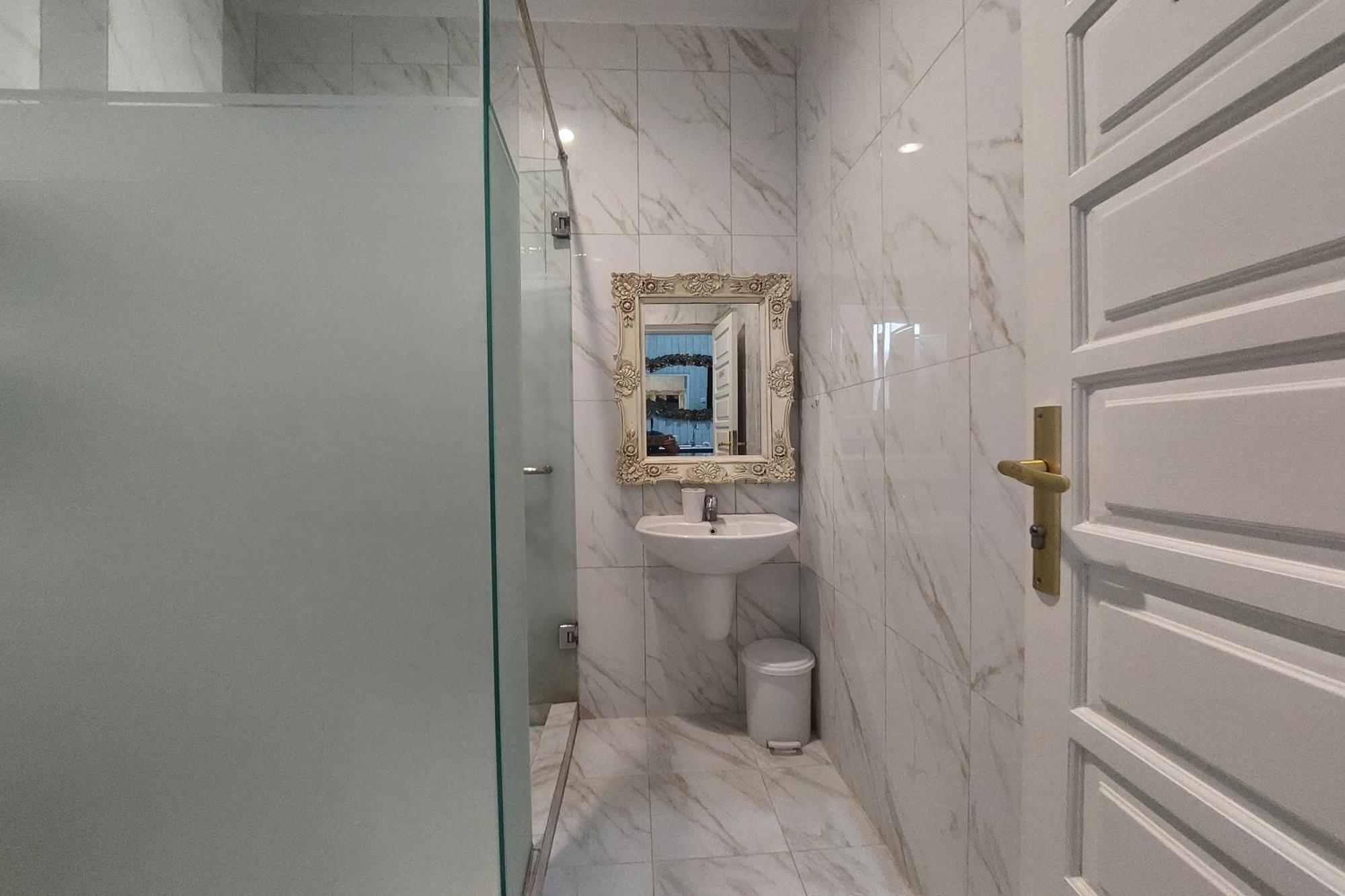 Nonie'S Huis Hotel Медан Екстер'єр фото