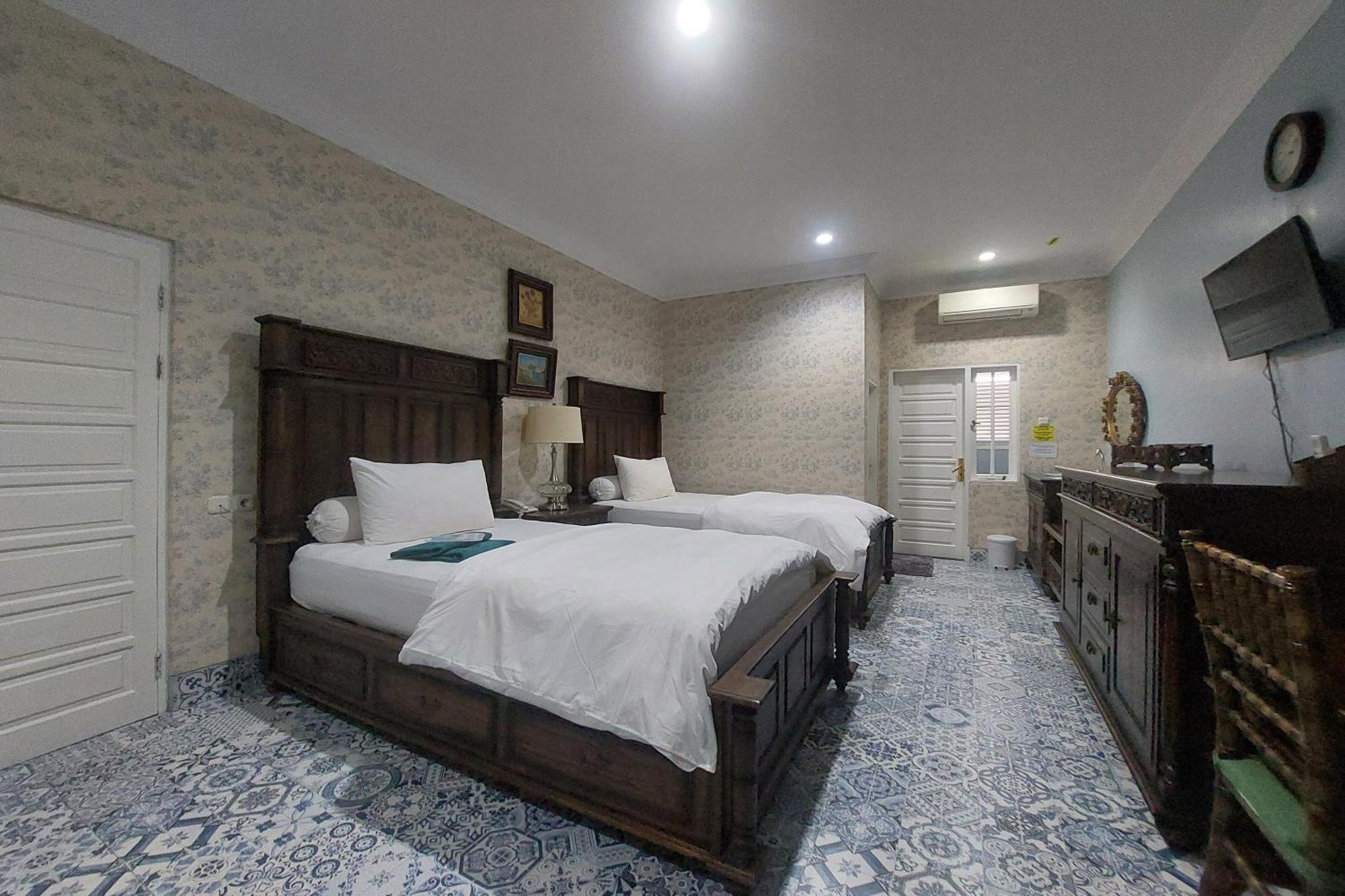 Nonie'S Huis Hotel Медан Екстер'єр фото